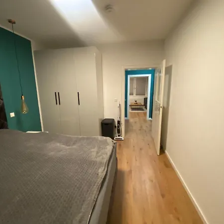 2 In City/apartment + Netflix+prime *