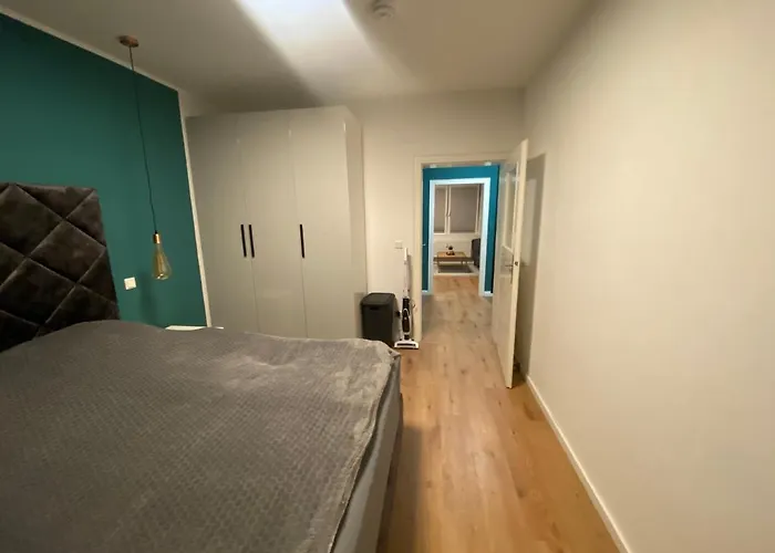 2 In City/apartment + Netflix+prime *